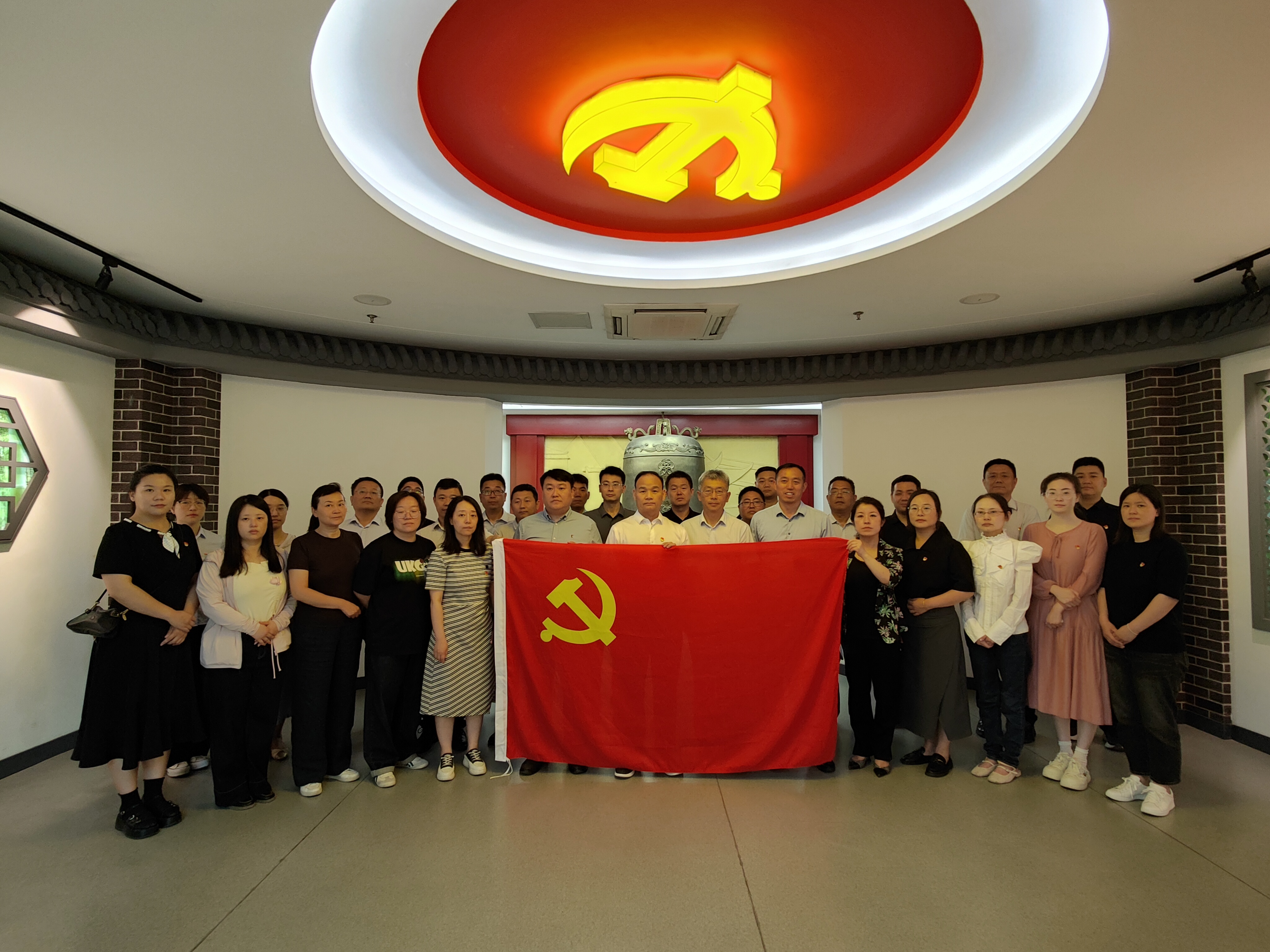e9dc0353bf3cf4c019eedb005efa1c4.jpg